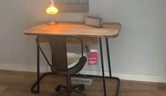 Cheerful, charming three bedroom home with hot tub