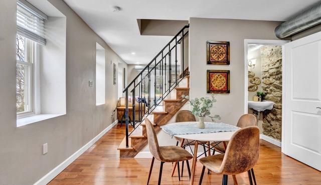 Cheerful Chestnut Hill 2 BR/1.5 BA/Private Deck