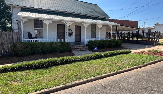 Cheerful Cottage adjacent to Buena Vista Square