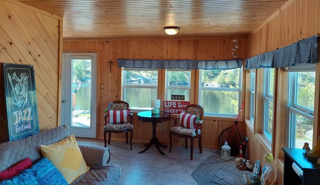 Cheerful Cottage & Great Waterfront View