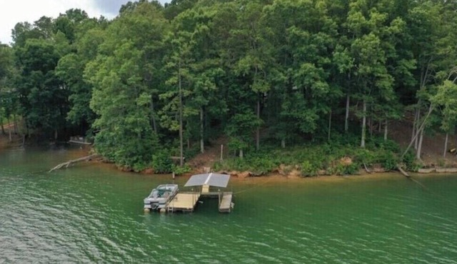 Cheerful cottage on a lake, Covered Dock, 3BD, 2BA