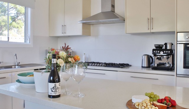 Cheerful Cottage Perfect for groups - Pool Table, Fire pit, Wifi & AC