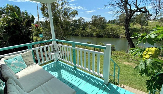 Cheerful cottage with STUNNING river views + access to water activities!