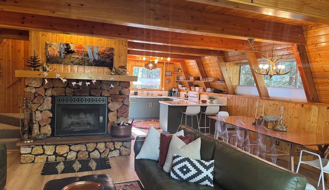 Cheerful Couples Get-Away Cabin at 8,500 Feet