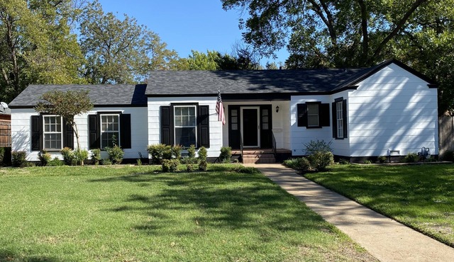 Cheerful Country Club Cottage Near MSU