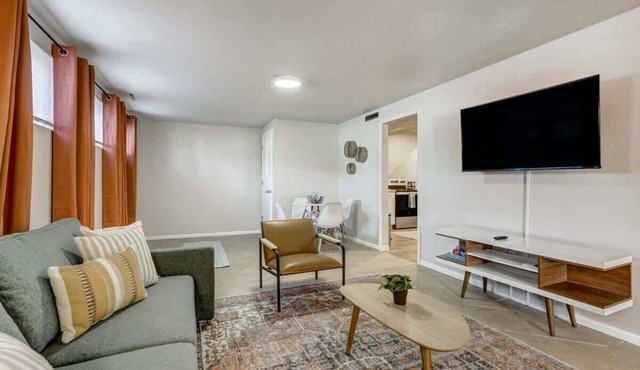 Cheerful Cove - Cozy Basement Centrally Located