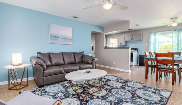 Cheerful Cozy Cottage in South Tampa