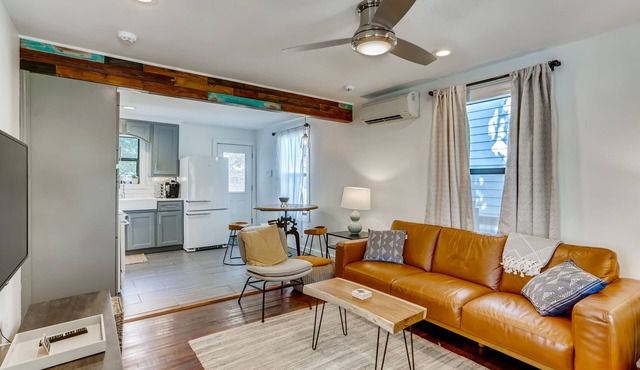 Cheerful & Cozy East Austin Home Close to DT!