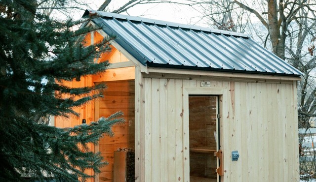 Cheerful, Cozy Farmhouse Cottage and Apple Orchard with Finnish Sauna