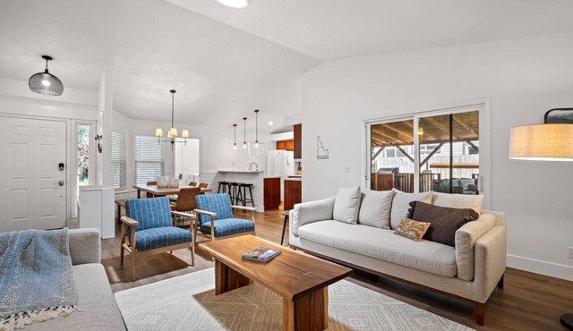 Cheerful & Cute 3BR Home in the Heart of Star!