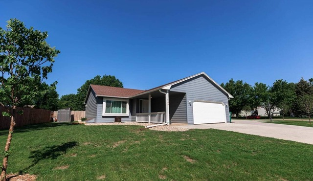 Cheerful Family Home w/Basketball Court/Gazebo