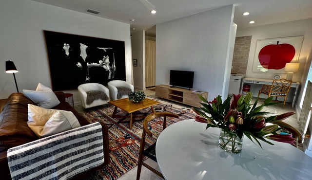 Cheerful family sized barn apartment located in horse country, close to