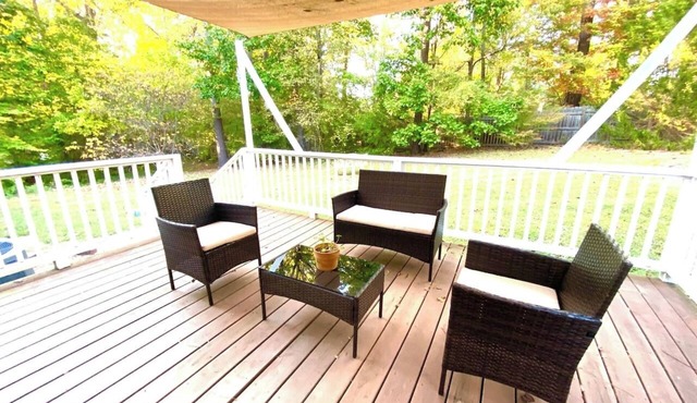 Cheerful Four Bedroom Family and Pet Friendly Home