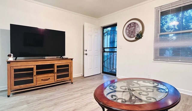 Cheerful fully remodeled Nashville Place, close to downtown