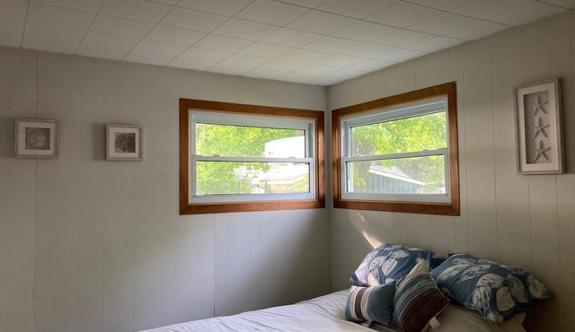 Cheerful Grand Bend cottage steps to the beach!