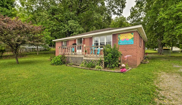 Cheerful Grand Rivers Cottage, 1/2 Mi to Lake