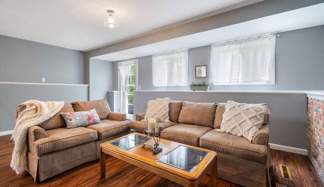 Cheerful Henrietta 4BDRM. w/Garage - Pets welcome!