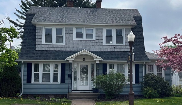 Cheerful home away from home in welcoming Wausau!
