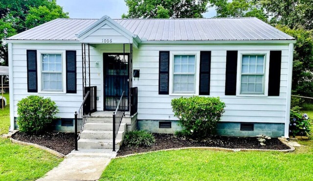 ★ Cheerful Home Close to everything in Gadsden. ★