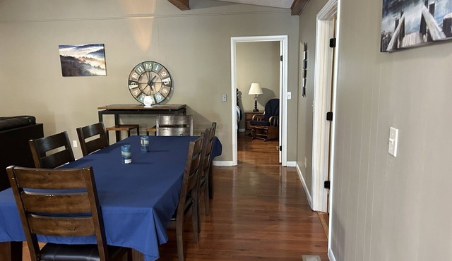 Cheerful home next to Fairfield Bay Marina with fire place