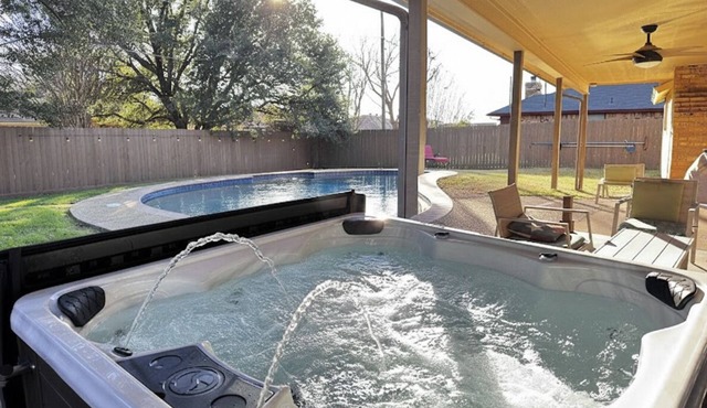 Cheerful Home w/Private Hot Tub, Big Fenced Yard, & Pool. Pet Friendly!