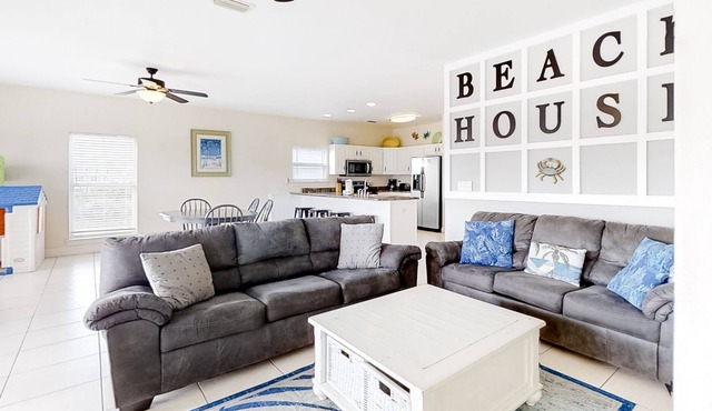 Cheerful home with screened porch & decks - walk to the beach & pool, tennis