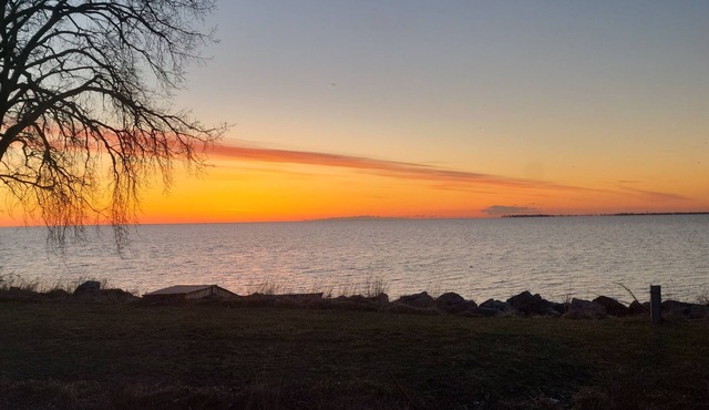Cheerful House on Lake Erie