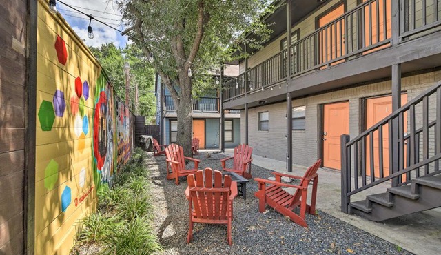 Cheerful Houston Condo about 3 Mi to Downtown!