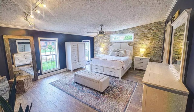 Cheerful, Lake Home with amazing backyard!