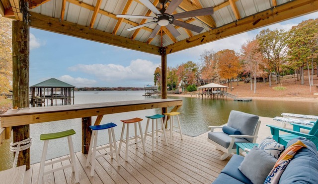 Cheerful Lake Wylie Home with Fire Pit!