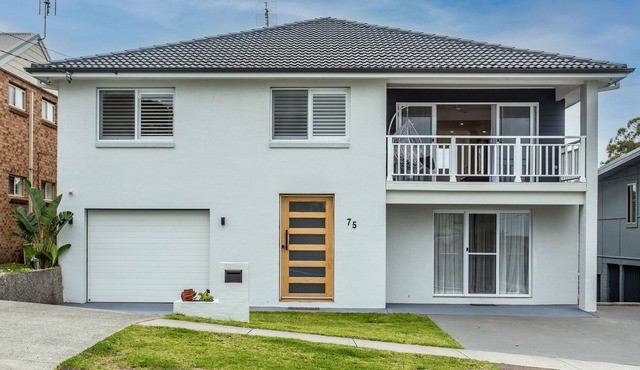 Cheerful Lakeside House-Minutes away from anywhere