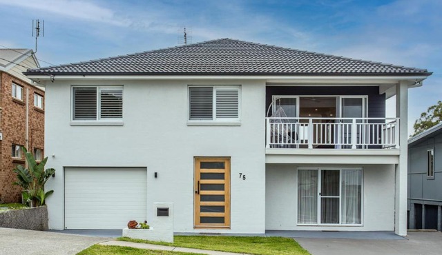 Cheerful Lakeside House-Minutes away from anywhere