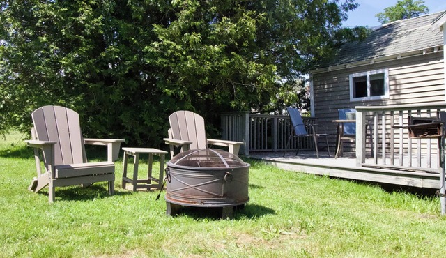 Cheerful Lakeside Studio Cottage on Granite Lake –Peaceful Escape in Munsonville