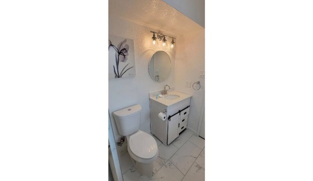 Cheerful large 5 bedroom home with space to spare