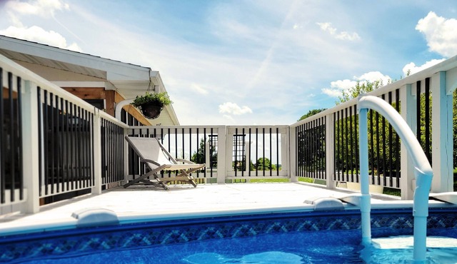 Cheerful, large home w/ pool, billiards & Campfire!