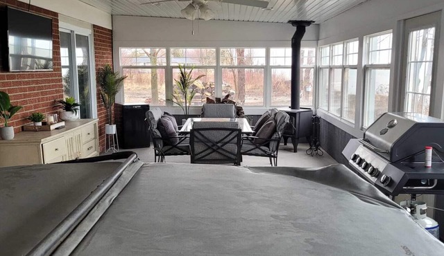 Cheerful life at cottage 2 bedroom on Lake Erie