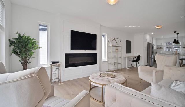 Cheerful, modern 3 -bedroom house