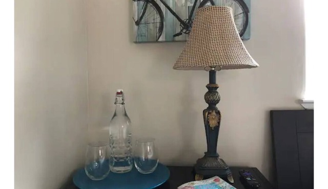 Cheerful & Modern Garden Studio with King Bed!