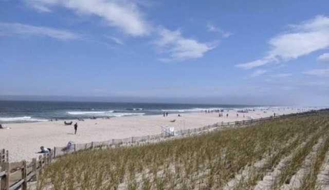 Cheerful newly renovated 2 bd Beach Cottage in OBIII, Free parking