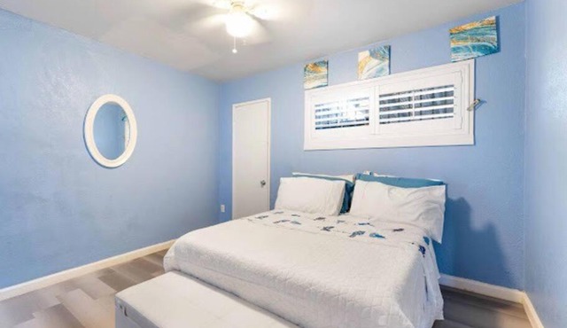 Cheerful one bedroom with free parking and patio.