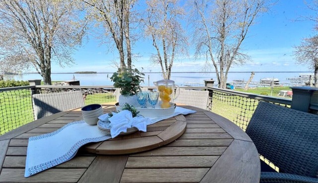 Cheerful Oneida Lake House