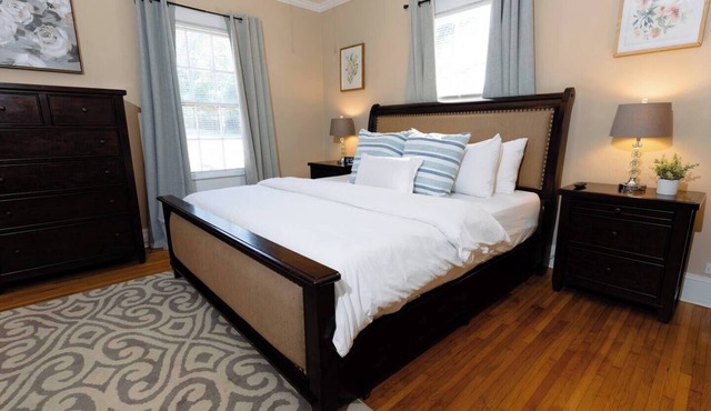 Cheerful Pet-Friendly 2BR Cottage | Near Capitol