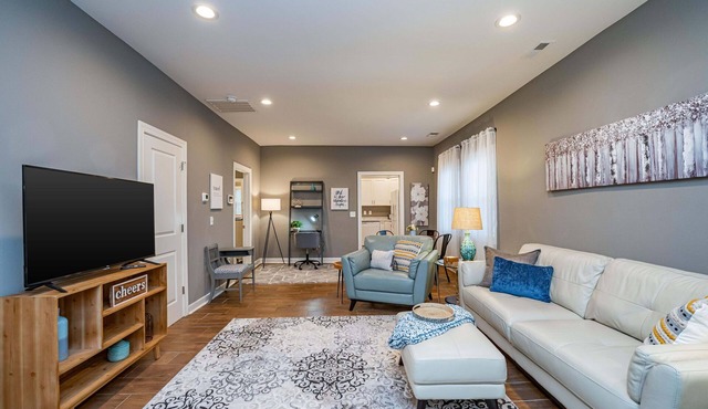 Cheerful Pet-Friendly Bungalow 1 Block from Downtown Laurens
