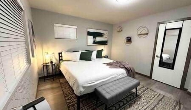 Cheerful private king room with en suite