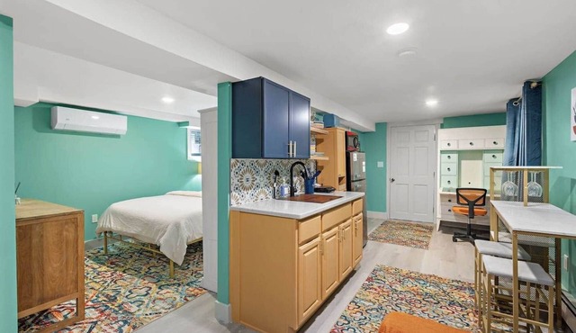 Cheerful Rainbow Suite Near NYC