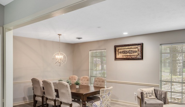 Cheerful, Relaxing Home Away From Home!