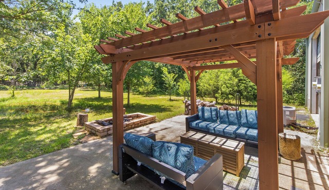 Cheerful Retreat on 8 acres