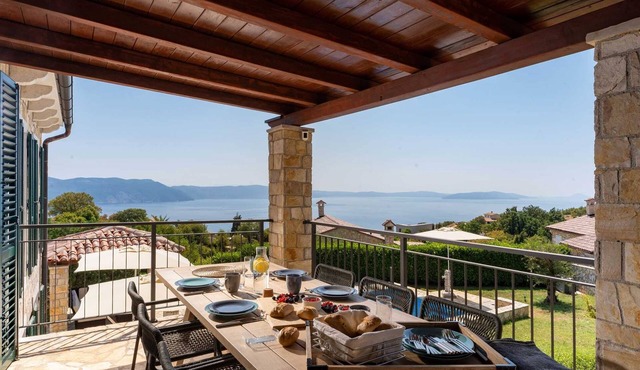 Cheerful sea view villa Franka in a quiet location