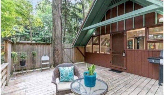 Cheerful-Secluded one Bedroom Chalet Year Round