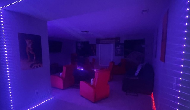 Cheerful & Spacious 4bed 3bath Home